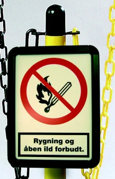 Táblatartó műanyag oszlopokhoz