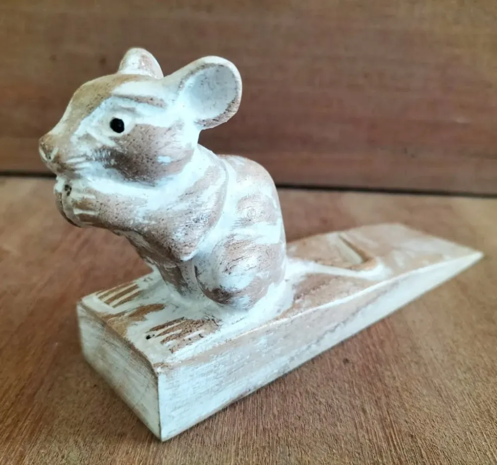 Ajtókitámasztó fa hörcsög kézzel faragott