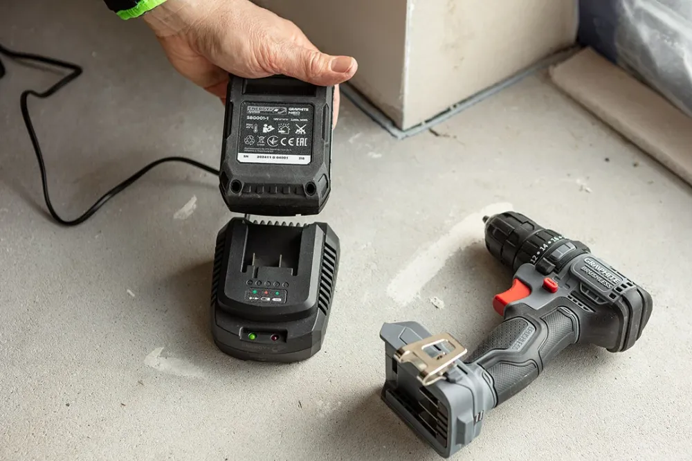 Akkumulátor töltő, ENERGY+ egyakkus rendszerhez, 65W, 2.4A