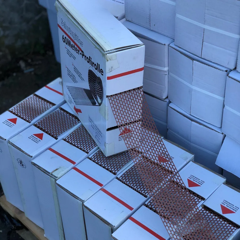 Fém szellőzőszalag sötétbarna/fehér 10 cm 60 m