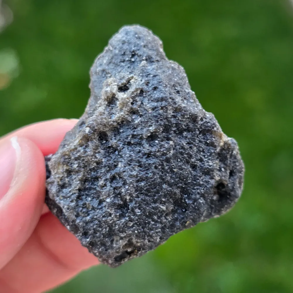 Fekete tektit, meteorit nyerskő, tektit m4