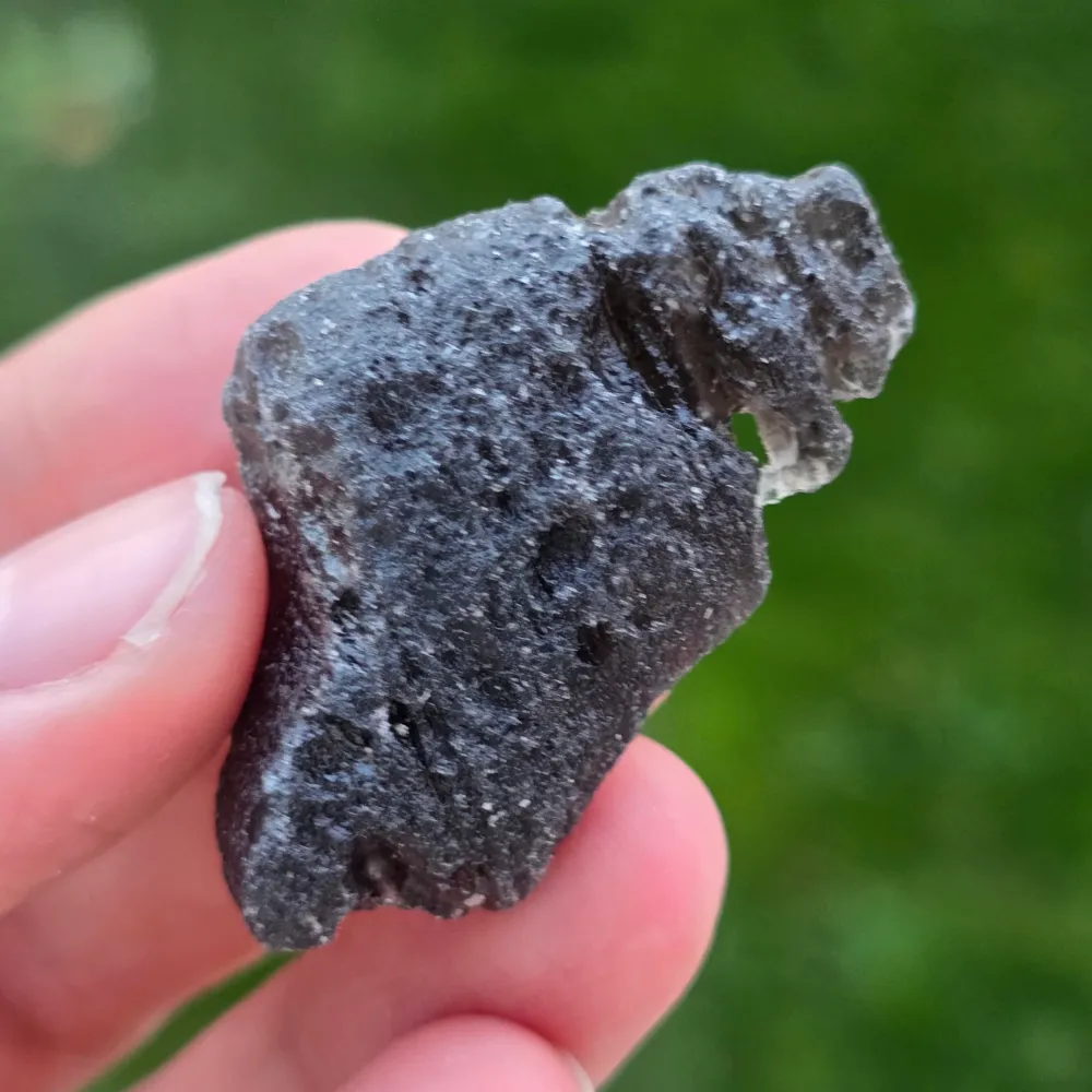 Fekete tektit, meteorit nyerskő, tektit m10