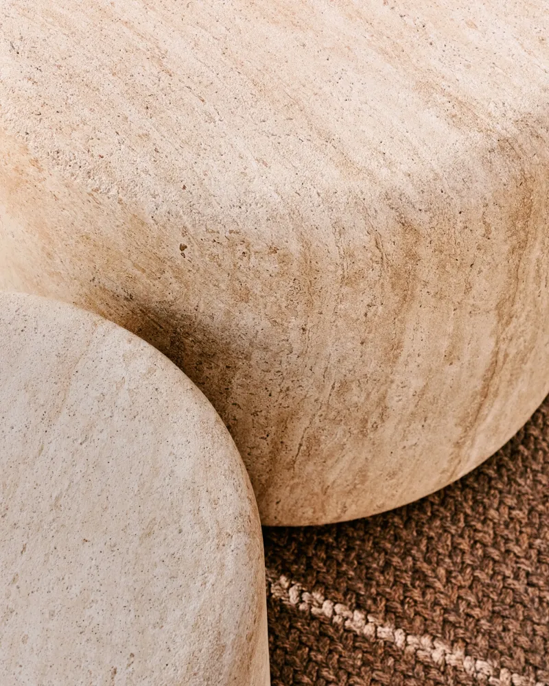 Drasi cement oldalsó asztal travertin hatású felülettel Ø60cm