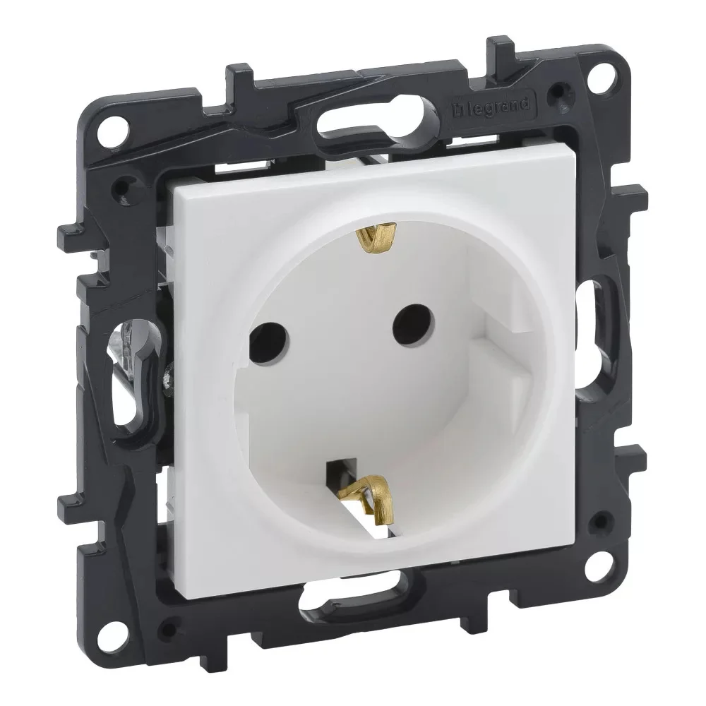 LEGRAND Niloé Step fehér 2P+F csatlakozóaljzat (csavaros) 863121