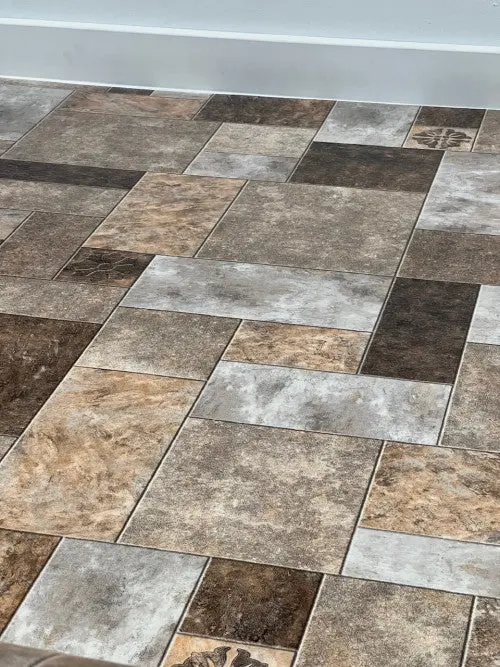 Bézs csempe mintás tekercses vinyl padló 200 cm-es