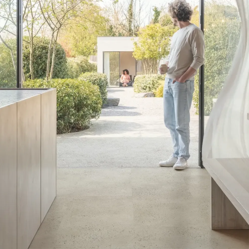 Illume osztrigaszürke beton vinyl padló AVMTU40275