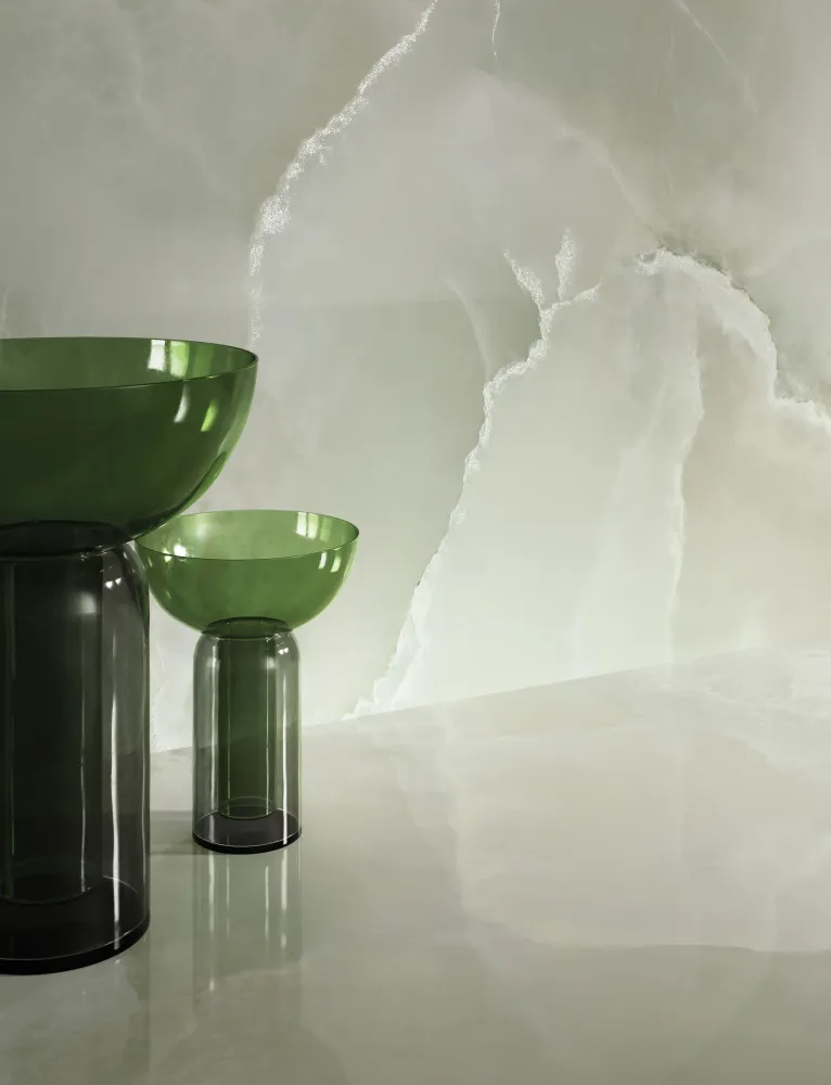ONYCE-X ON06 EMERALD 120x278; Elegáns, onyx kőhatású burkolat, amely smaragdzöld árnyalataival különleges és luxus hangula...