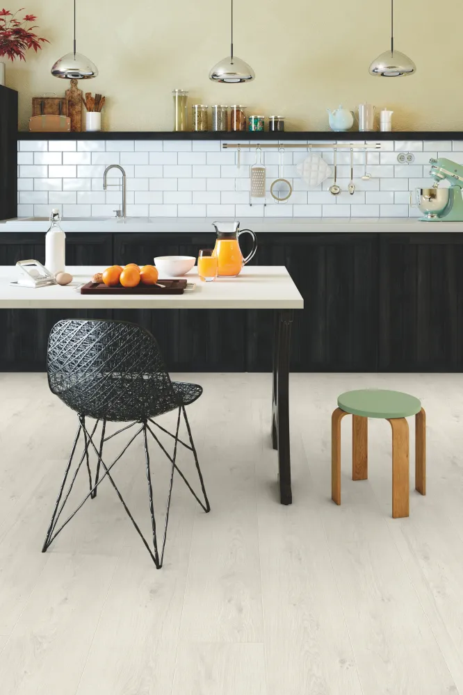 White Oiled Oak laminált parketta (vízálló) - Deluxe