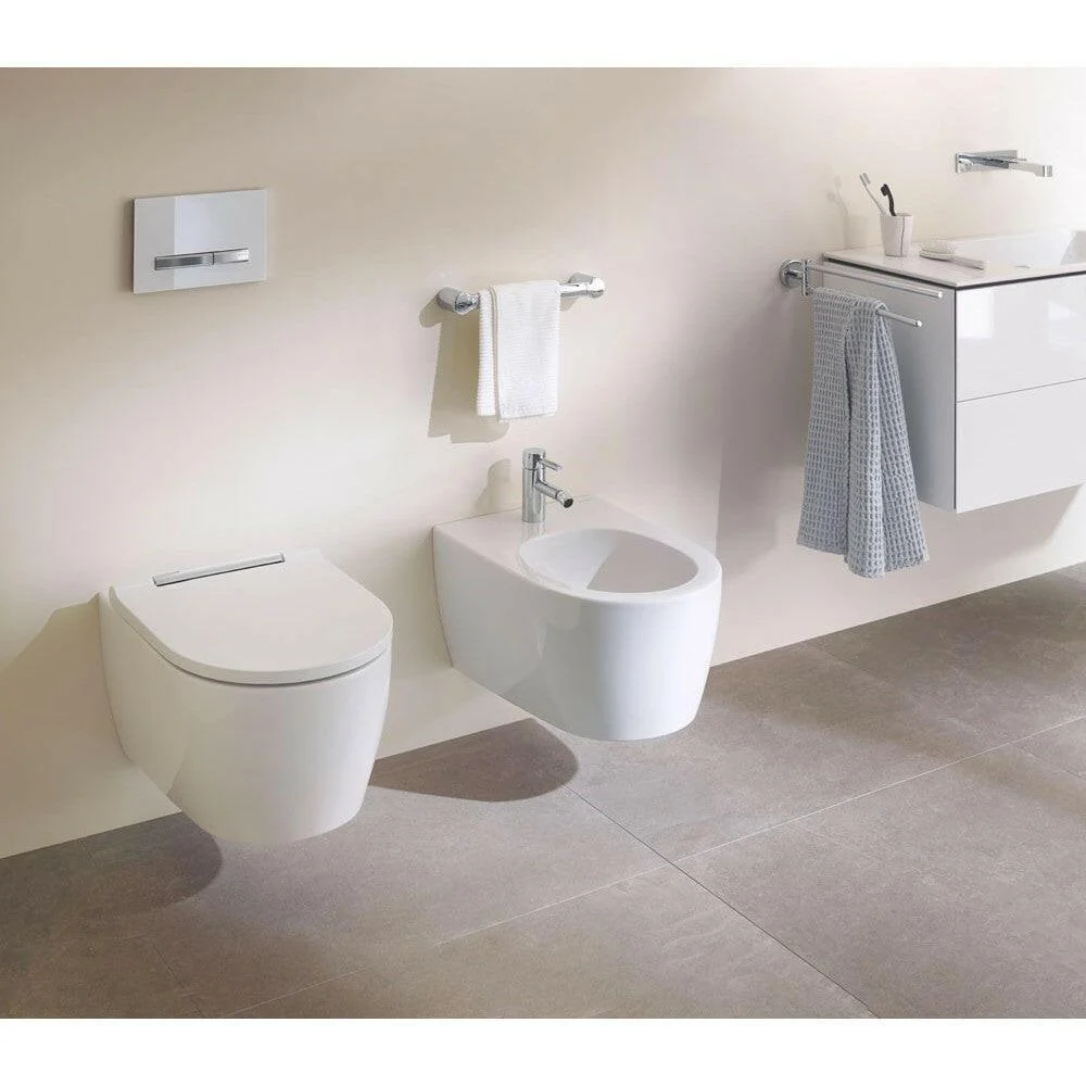 Geberit ONE fali WC csésze, TurboFlush, WC tetővel, fényes króm