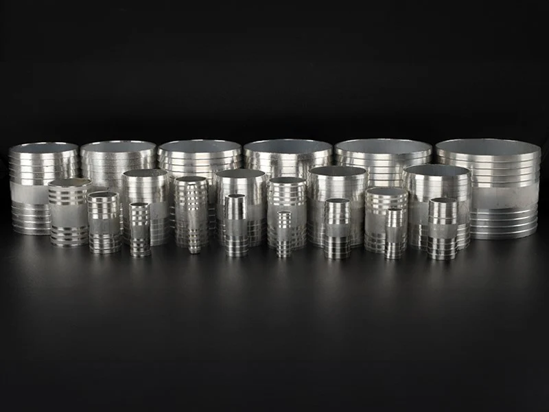 Tömlőcsatlakozó átmérője. 28 mm